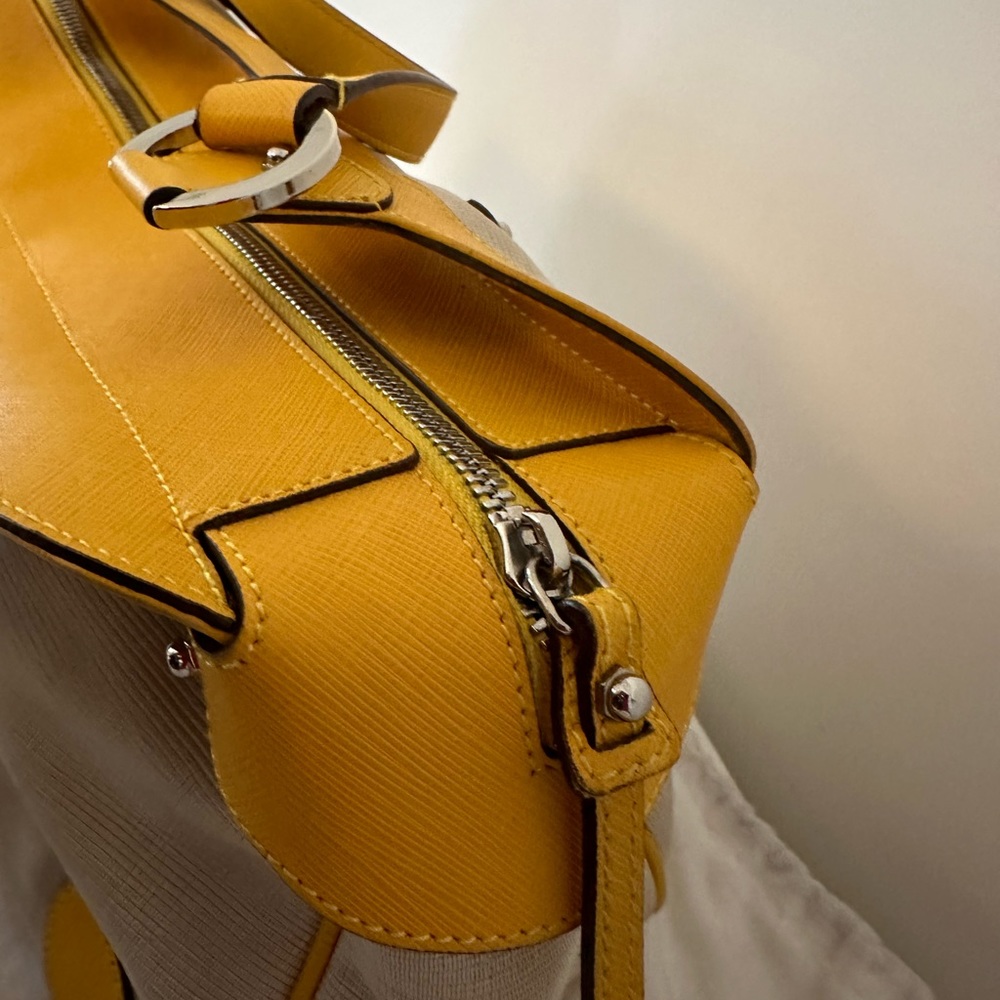 Salvatore Ferragamo summer satchel in great pre-owned condition - Picture 2 of 16